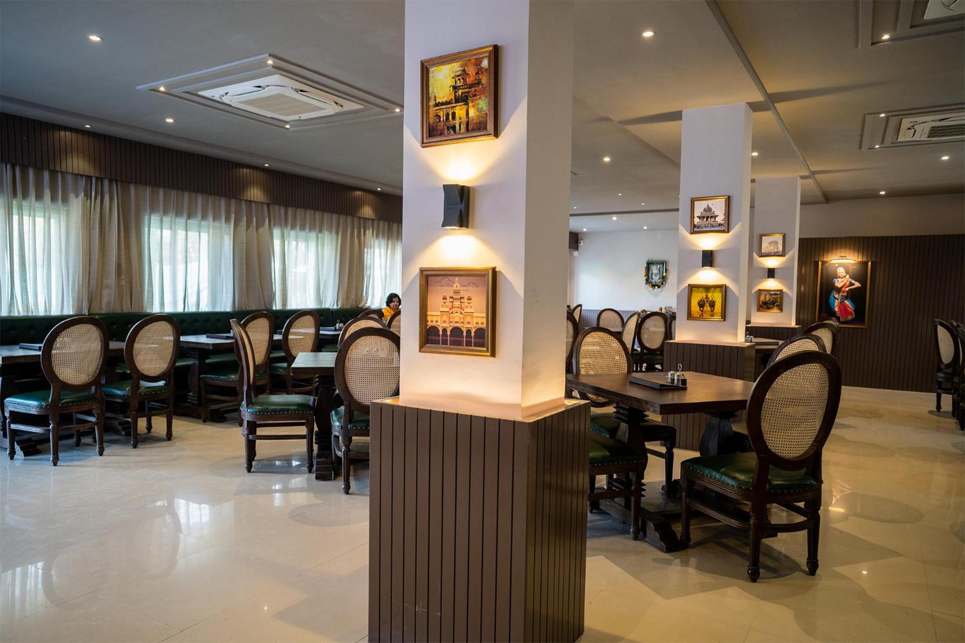 Tiger'S Trail Hotel & Food Court Кумбалгарх Екстериор снимка