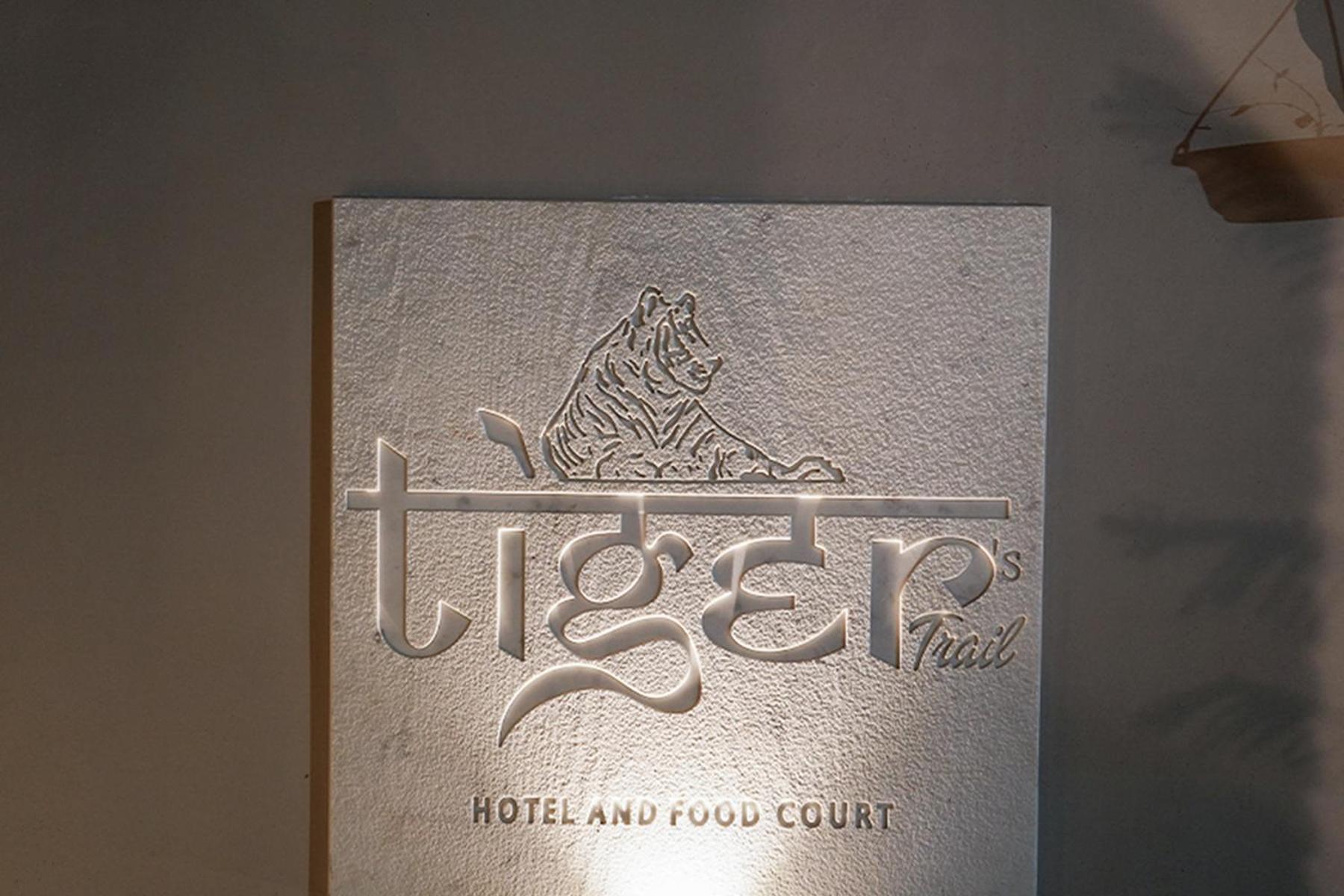 Tiger'S Trail Hotel & Food Court Кумбалгарх Екстериор снимка