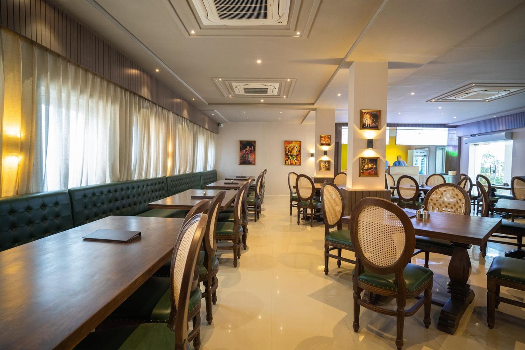 Tiger'S Trail Hotel & Food Court Кумбалгарх Екстериор снимка