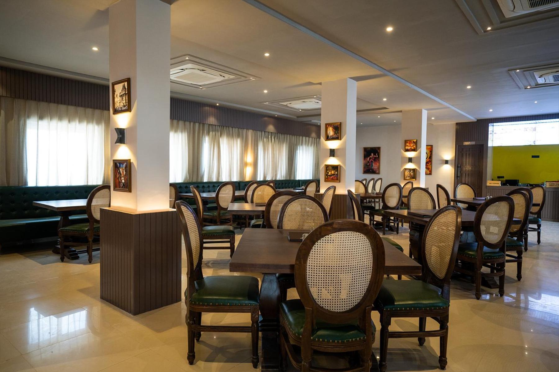 Tiger'S Trail Hotel & Food Court Кумбалгарх Екстериор снимка